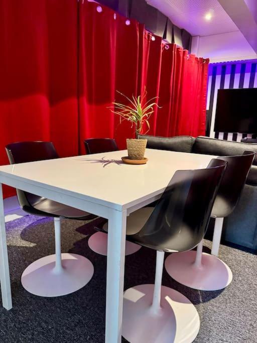 Experience Cinema Immersif Dans Appartement Renove Pres De Montmartre Paris Luaran gambar